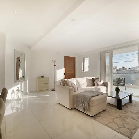 Lily Of The Hill - 2 Bedr, 3 Bath Daire Mellieħa