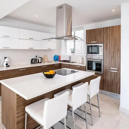 Lily Of The Hill - 2 Bedr, 3 Bath Apartment Mellieha