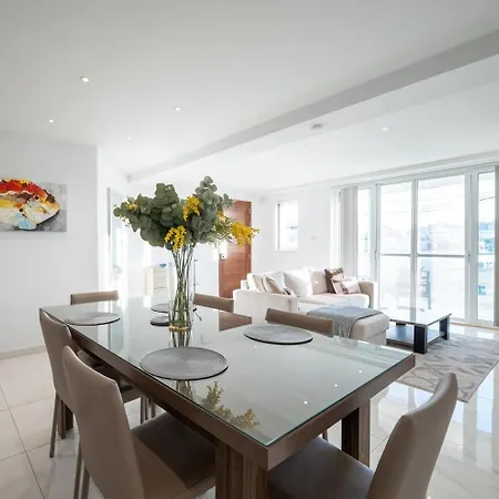 Lily Of The Hill - 2 Bedr, 3 Bath Lägenhet