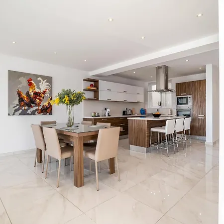 Lily Of The Hill - 2 Bedr, 3 Bath Lägenhet Mellieħa